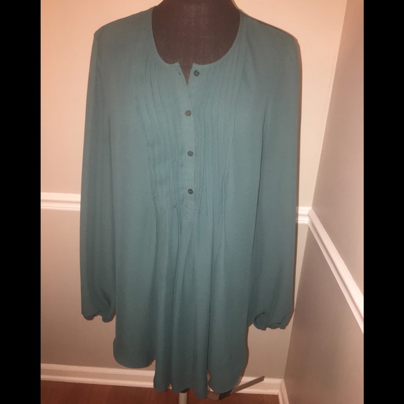Max Studio Tops - Max Studio women’s blouse sz Xl green